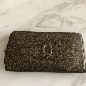 Chanel Authentic caviar wallet !